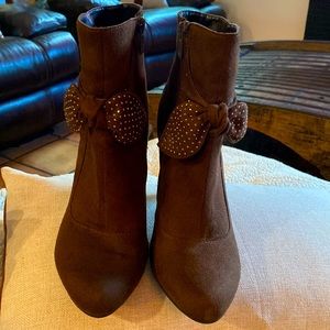 Sweet and sexy booties. 7 1/2